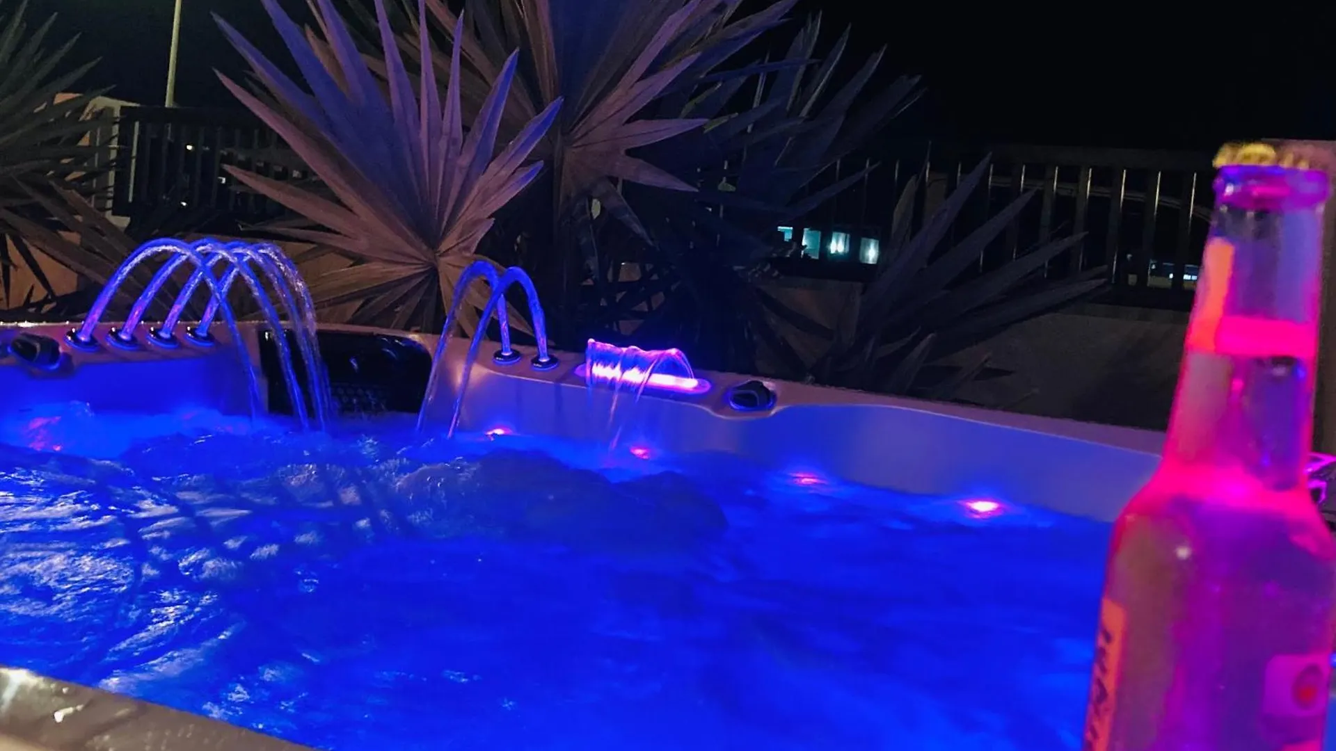 Luxury Studio With Private Jacuzzi Near Beaches Grote Berg